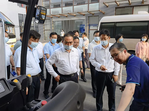 General manager Dong introduces hydrogen forklift